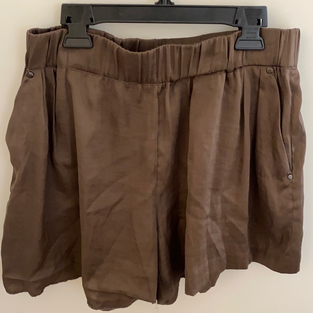 Satin shorts with pockets